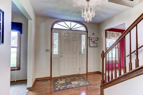 611 Alpine Cir, Heath, OH 43056 photo 3