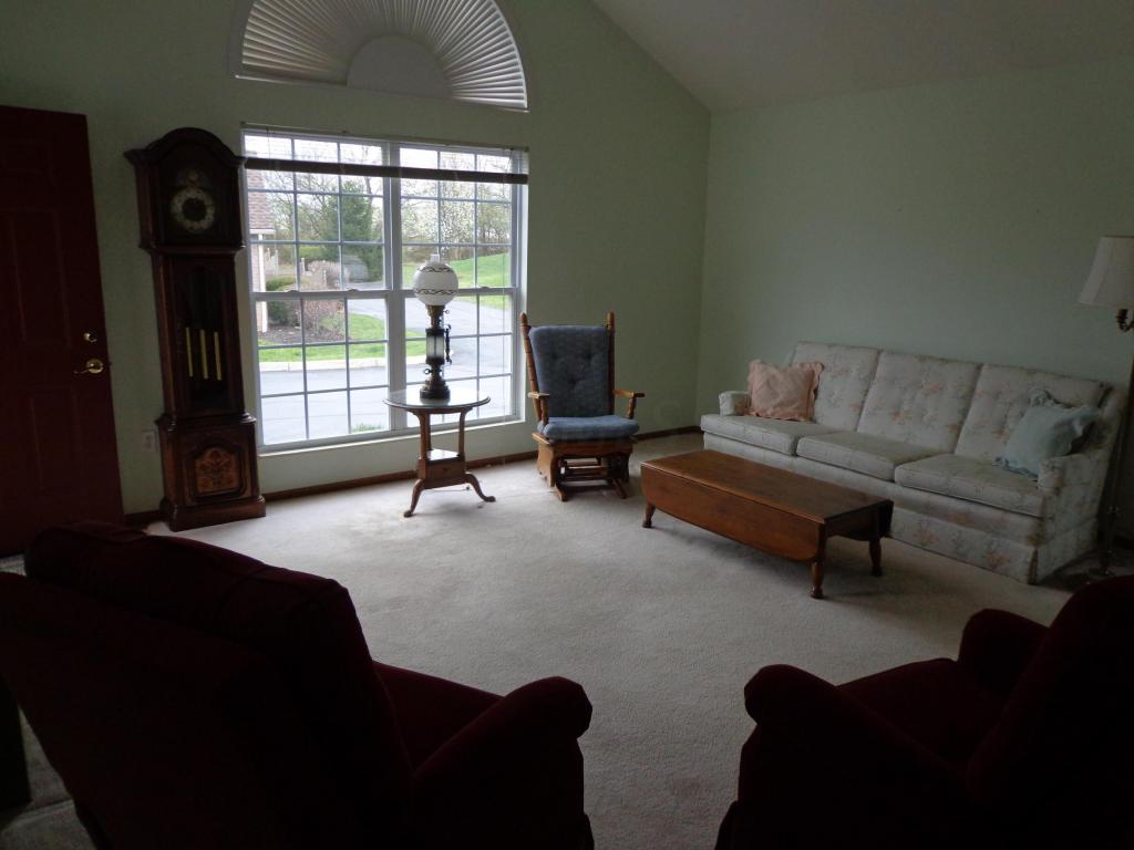 1947 Farmbrook Cir S, Grove City, OH 43123 photo 3