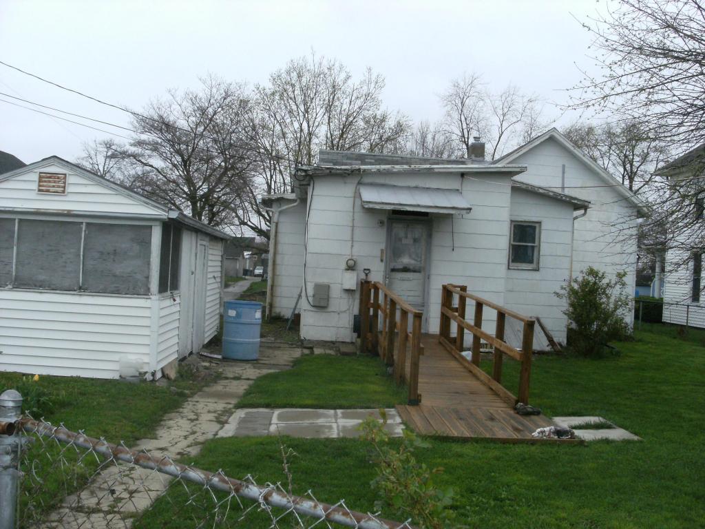 517 E Franklin St, Circleville, OH 43113 photo 2