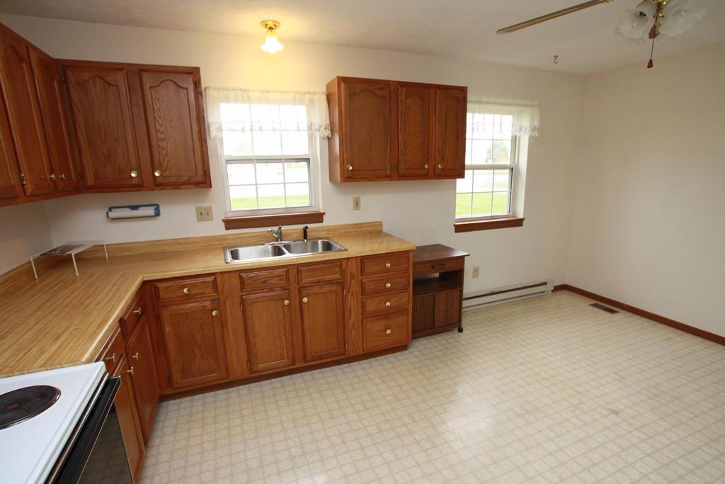 1215 South St, Circleville, OH 43113 photo 6