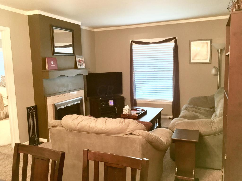 249 E Kossuth St #B, Columbus, OH 43206 photo 2