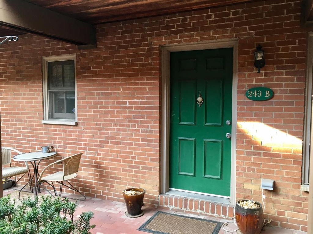 249 E Kossuth St #B, Columbus, OH 43206 photo 1