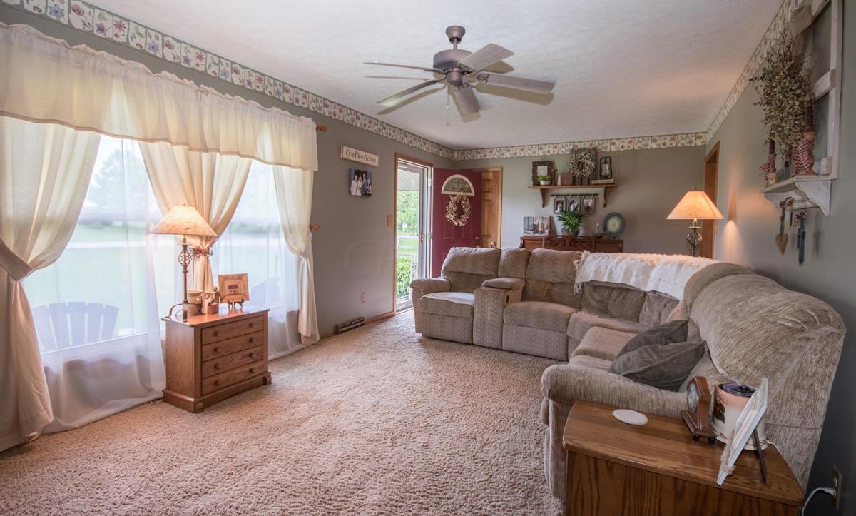 1107 Dunkle Rd, Circleville, OH 43113 photo 4