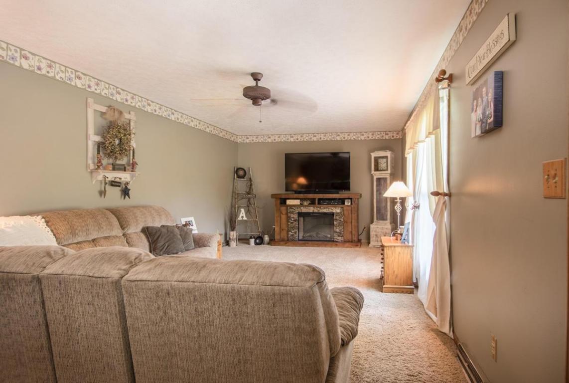1107 Dunkle Rd, Circleville, OH 43113 photo 3