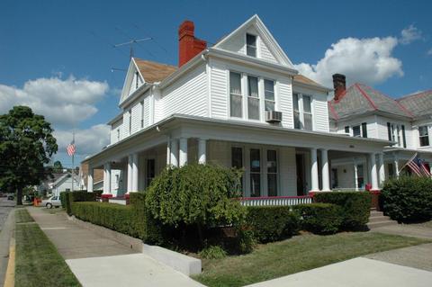 304 E Mound St, Circleville, OH 43113 photo 1