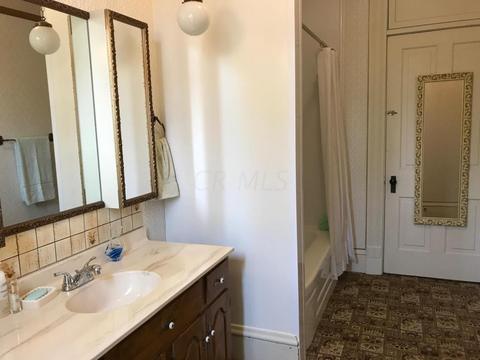 304 E Mound St, Circleville, OH 43113 photo 9