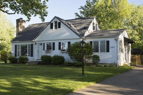207 E Wilson Bridge Rd, Worthington, OH 43085 photo 1