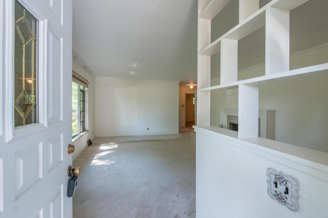 3166 Redding Rd, Columbus, OH 43221 photo 6