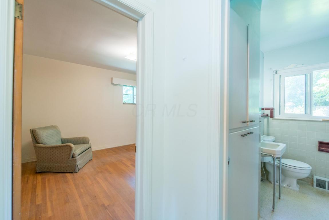 3166 Redding Rd, Columbus, OH 43221 photo 24
