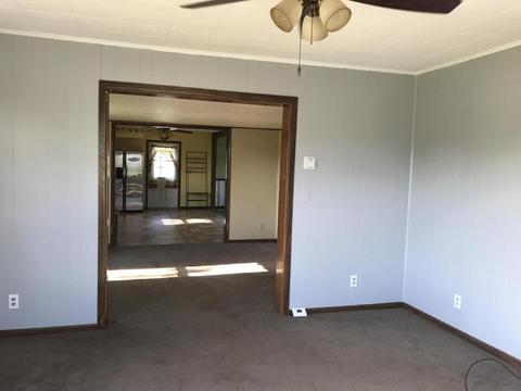 156 York St, Circleville, OH 43113 photo 5