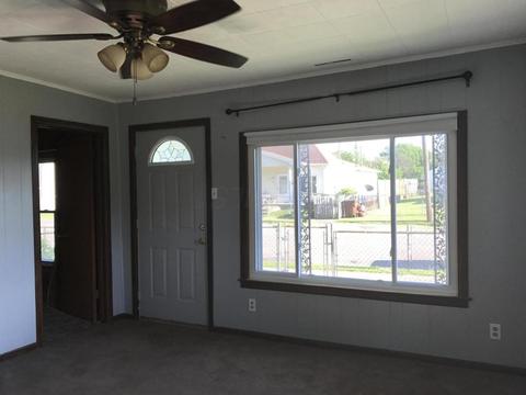 156 York St, Circleville, OH 43113 photo 4