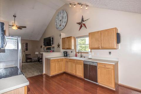 263 Iris Trail Dr, Galloway, OH 43119 photo 8