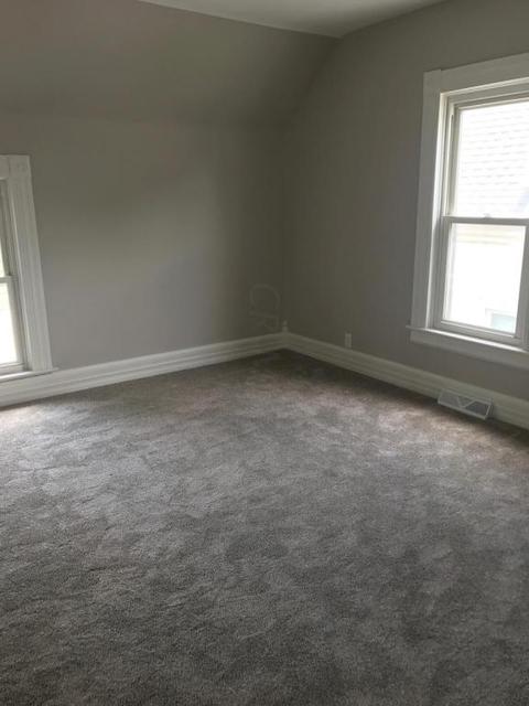 484 E Main St, Circleville, OH 43113 photo 9