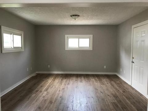 484 E Main St, Circleville, OH 43113 photo 5