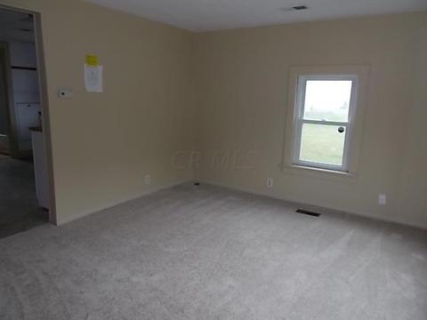 137 E Postal Ave, Newark, OH 43055 photo 2