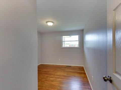 3898 Eakin Rd, Columbus, OH 43228 photo 12