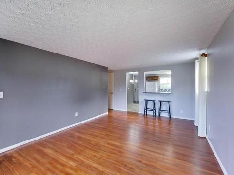3898 Eakin Rd, Columbus, OH 43228 photo 5