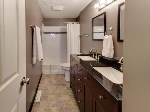3898 Eakin Rd, Columbus, OH 43228 photo 17