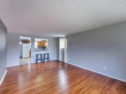 3898 Eakin Rd, Columbus, OH 43228 photo 3