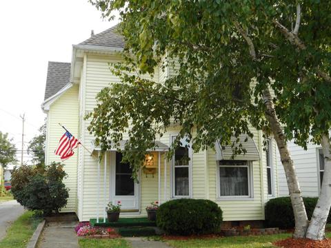 220 E Mound St, Circleville, OH 43113 photo 1