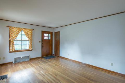526 E Como Ave, Columbus, OH 43202 photo 5