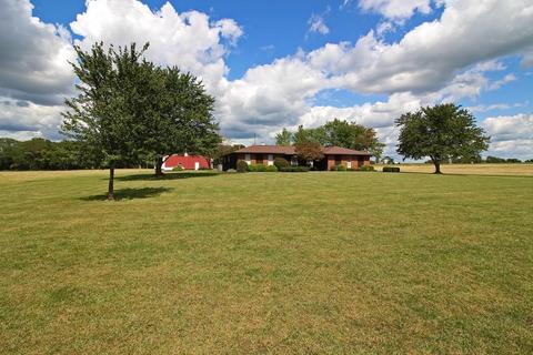 5750 Hayesville Rd, Circleville, OH 43113 photo 1