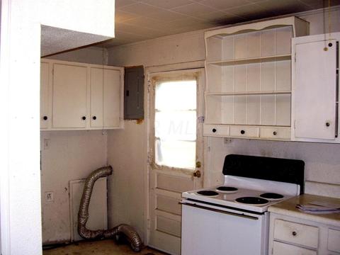 974 Antwerp Rd, Columbus, OH 43213 photo 4