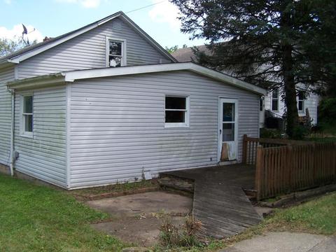 215 N Cedar Ave, Lancaster, OH 43130 photo 2
