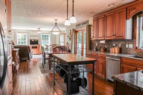 145 Whiley Rd NW, Lancaster, OH 43130 photo 4