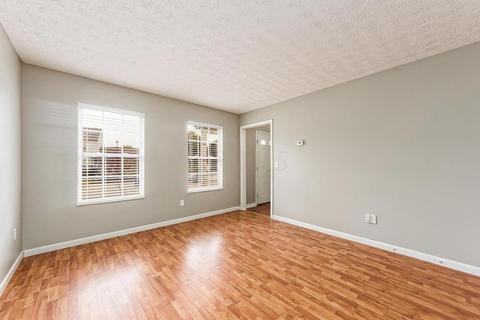 345 Pinecrest Ct, Delaware, OH 43015 photo 3