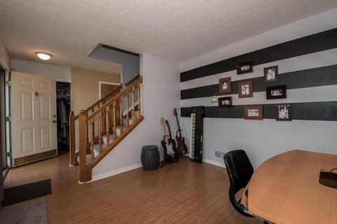 3003 Tracer Rd, Columbus, OH 43232 photo 4