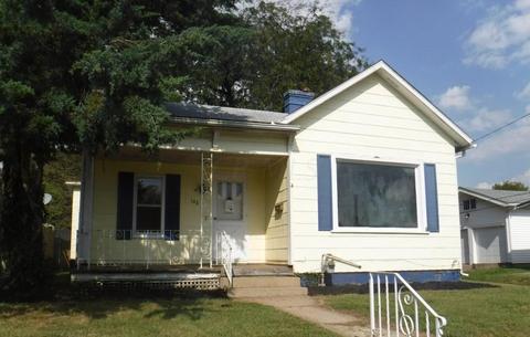 146 Pleasant St, Circleville, OH 43113 photo 1