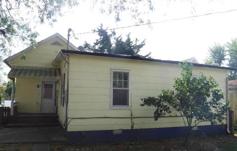 146 Pleasant St, Circleville, OH 43113 photo 3