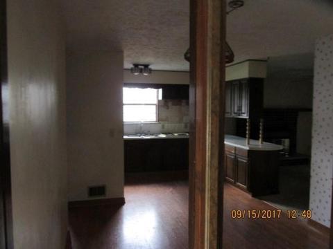3760 Klibreck Dr, Columbus, OH 43228 photo 3