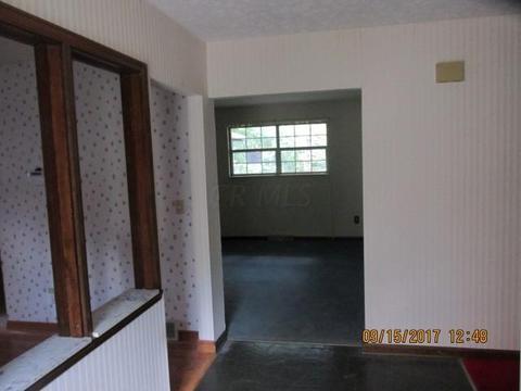 3760 Klibreck Dr, Columbus, OH 43228 photo 2
