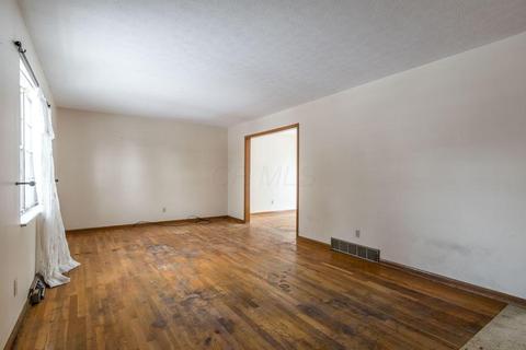 205 E North St, Worthington, OH 43085 photo 4