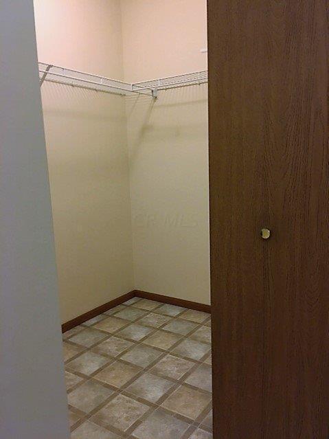 2050 Farmbrook Cir N, Grove City, OH 43123 photo 21