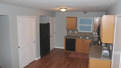 1379 Ithaca Dr, Columbus, OH 43228 photo 4