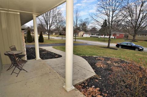 3879 Chiselhurst Pl, Columbus, OH 43220 photo 5