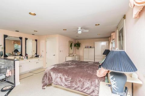 5949 Sinclair Rd, Columbus, OH 43229 photo 18
