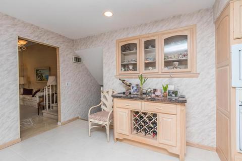 5949 Sinclair Rd, Columbus, OH 43229 photo 9