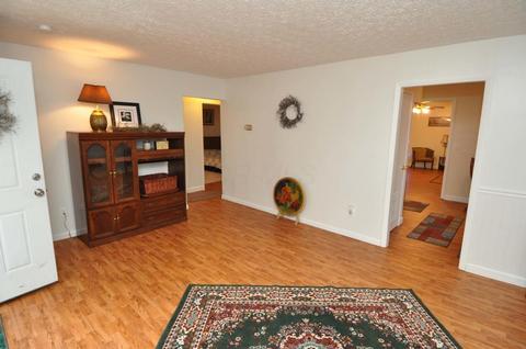 947 Antwerp Rd, Columbus, OH 43213 photo 5