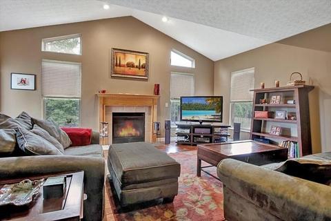 3069 Splitrock Rd, Columbus, OH 43221 photo 9