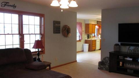 1069 Thomas Dr, Marion, OH 43302 photo 4