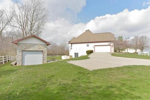 484 Adrian Dr, Delaware, OH 43015 photo 2
