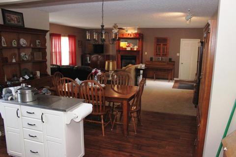 212 Walnut St, Circleville, OH 43113 photo 5