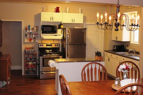 212 Walnut St, Circleville, OH 43113 photo 4