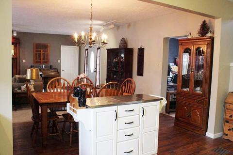 212 Walnut St, Circleville, OH 43113 photo 6