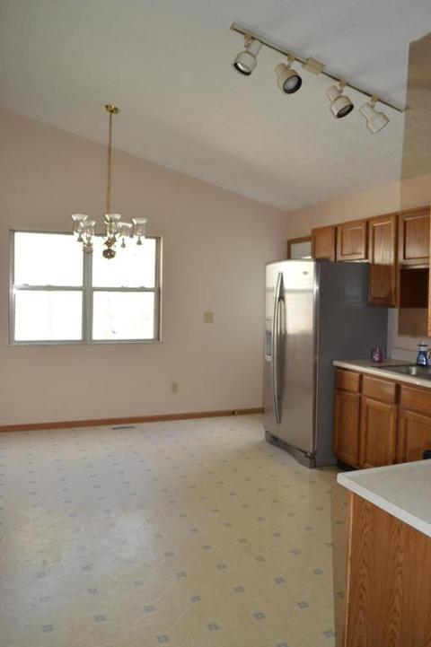 1099 Viewpointe Dr, Columbus, OH 43207 photo 9