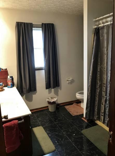 817 E Chestnut St, Lancaster, OH 43130 photo 6